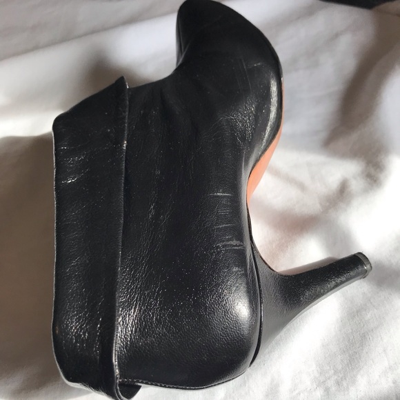 BLACK LEATHER HIGH HEEL ANKLE BOOTIE. SZ 10. - Picture 6 of 13